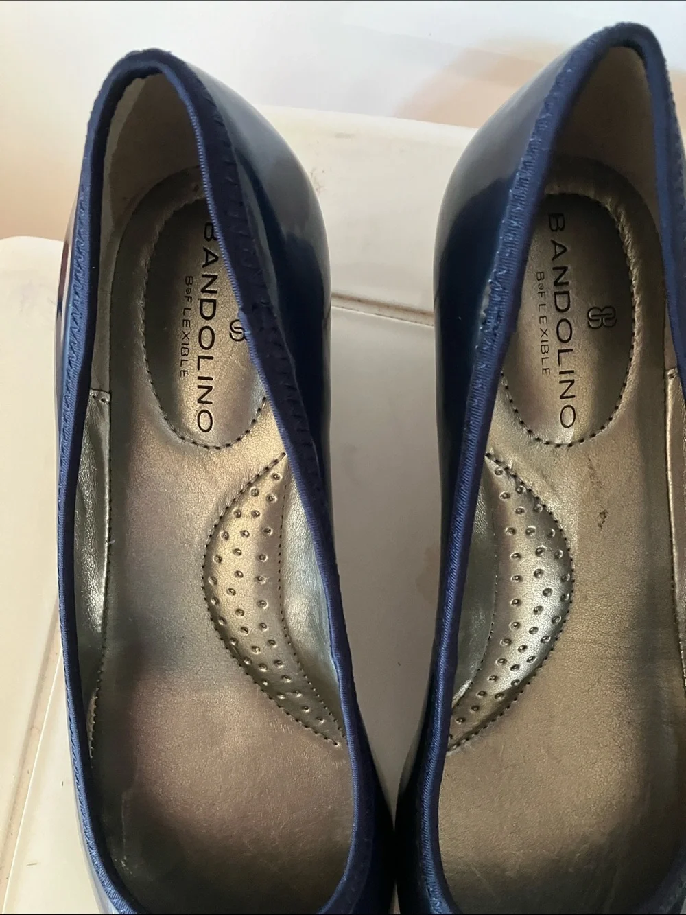 Bandolino Tad Women’s Sz 6 Navy w/Silver Bucket Slip on wedge shoe New w/box